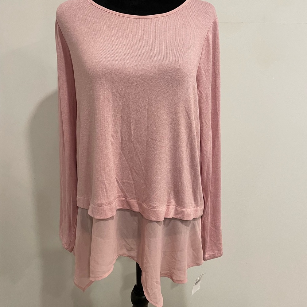 NWT women’s blouse, size 18-20.
